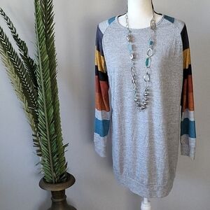 Suimiki heather gray tunic with striped sleeves and banded hem